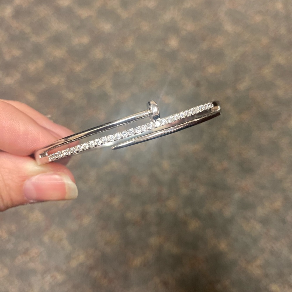 Silver bracelet with Crystal detail